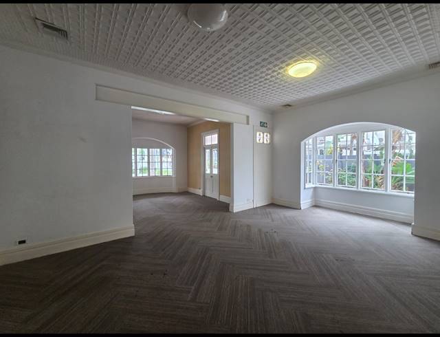420M² BUILDING TO LET IN WINDERMERE